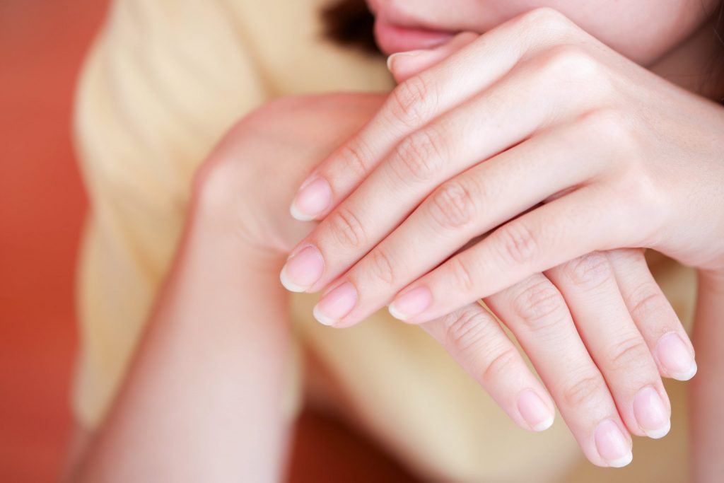 réparer un ongle cassé après vernis semi-permanent