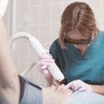 Laserbehandlung für eingewachsenen Nagel