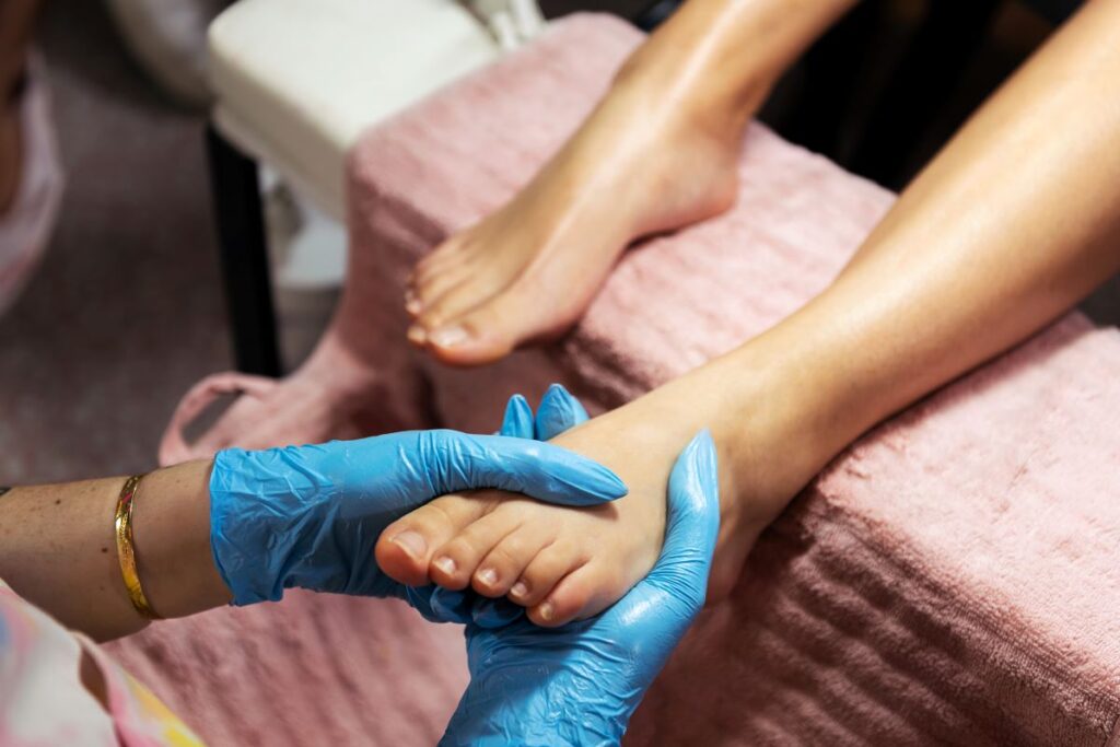 Pourquoi faire un soin des pieds chez un pédicure ?